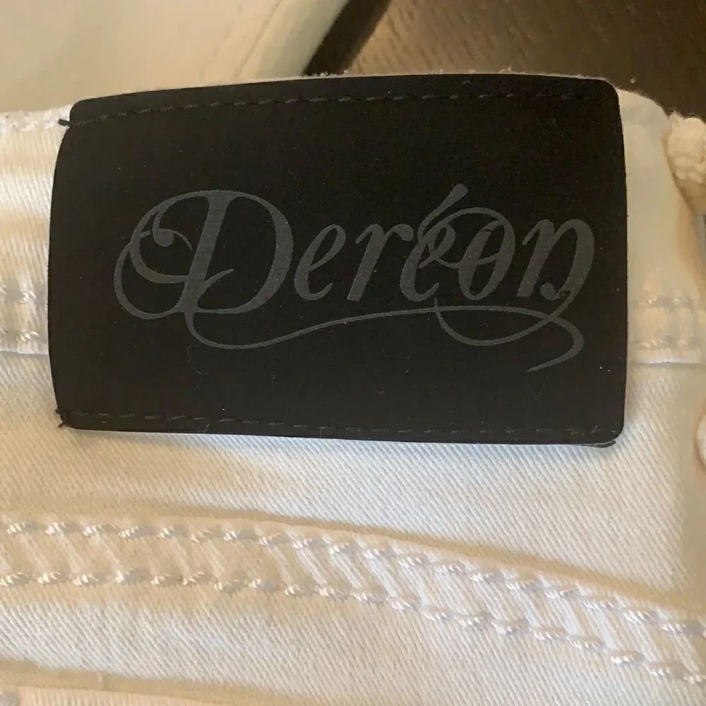 Deréon White Capris - Picture 2 of 8